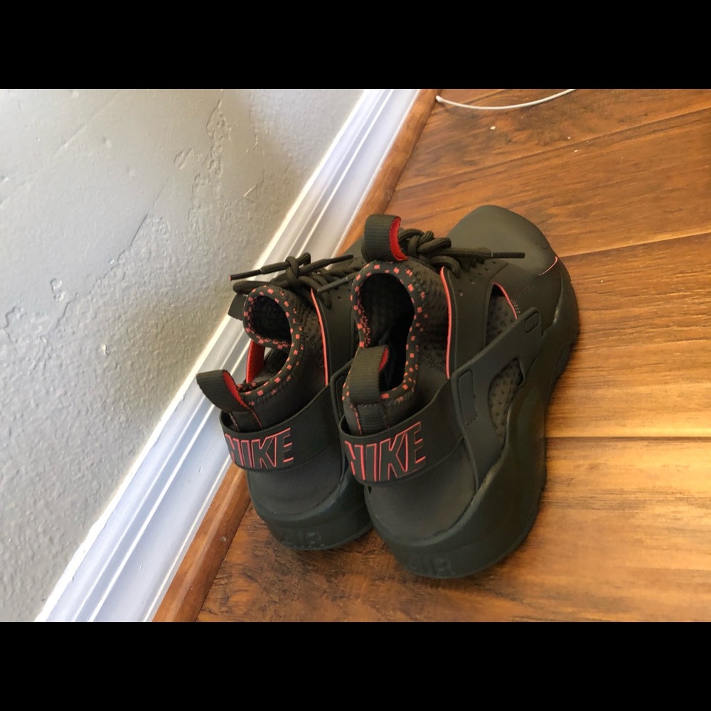 Nike - Picture 2 of 3